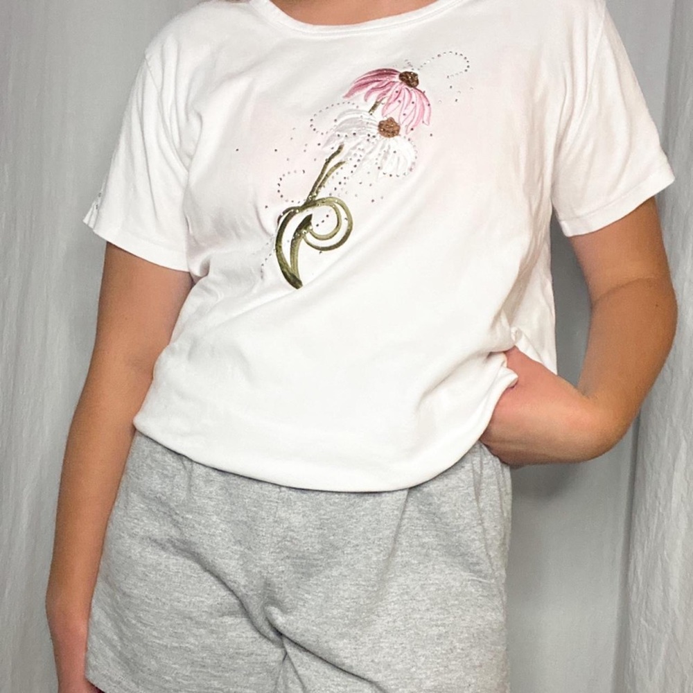 Vintage floral embroidered tee